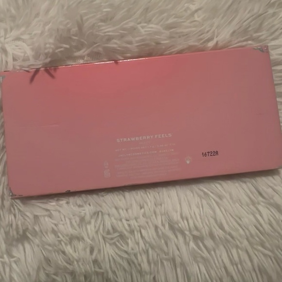 Jaclyn Cosmetics Strawberry Eyeshadow Palette - Pink and Red - Picture 4 of 4
